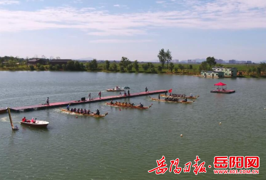 汨羅龍舟制作帶活“端午經(jīng)濟”(圖1)