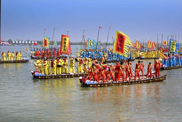 夏季龍舟劃上冬日冰面 號召全民共享冰雪運動之樂(圖1)