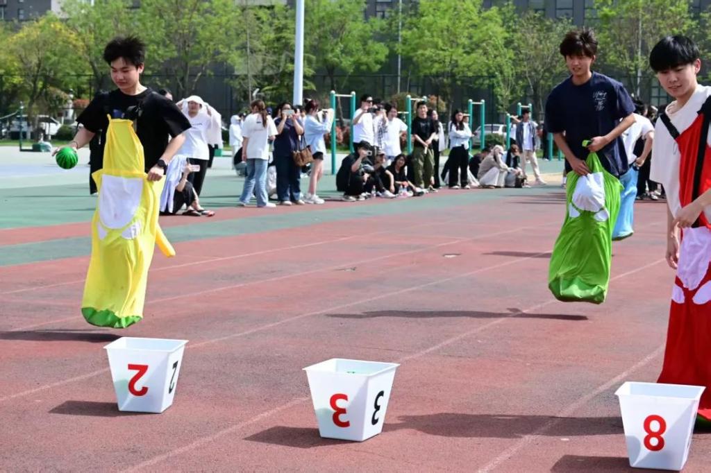 山東理工職業(yè)學(xué)院嘉祥校區(qū)舉辦趣味運(yùn)動(dòng)會(huì)(圖4)
