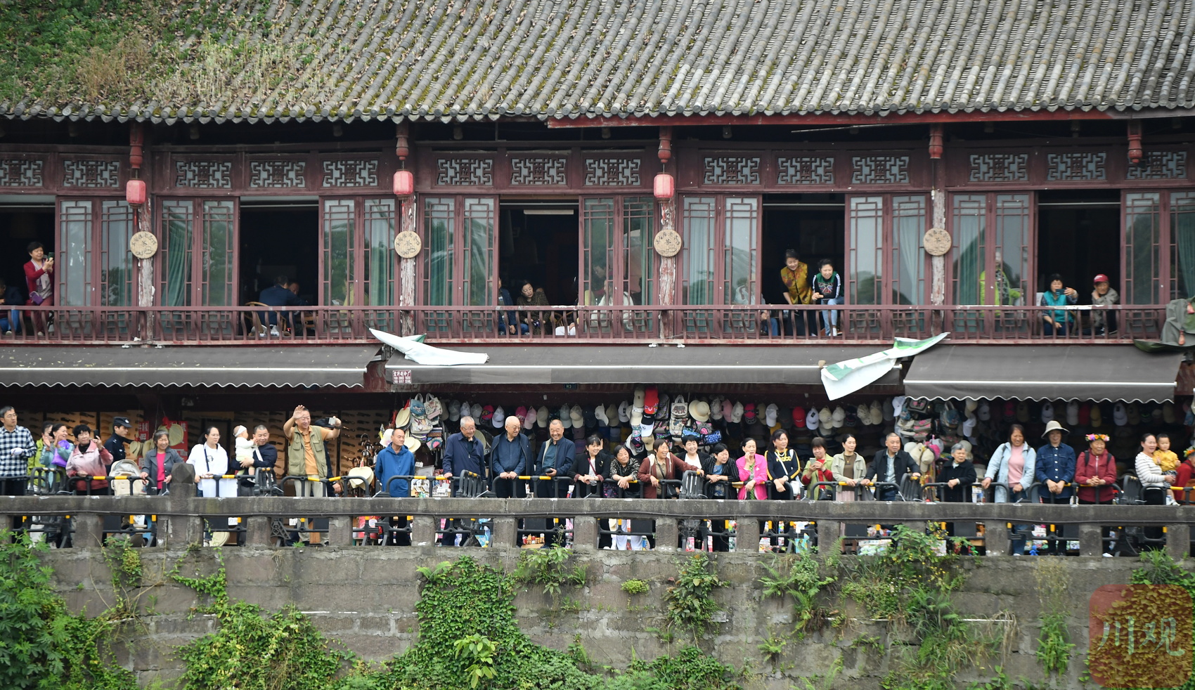 C視覺(jué)丨四川成都：700名選手齊聚古鎮(zhèn)競(jìng)渡(圖2)