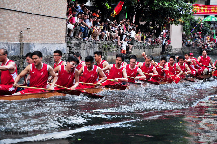 大瀝龍舟季開(kāi)啟精彩賽事吸引市民歡聚(圖1)