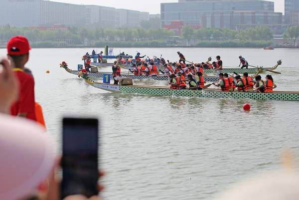 鎮(zhèn)遠(yuǎn)龍舟備戰(zhàn)熱潮：傳統(tǒng)文化與競技精神交融(圖1)