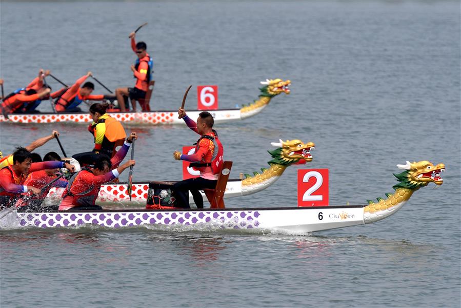 長(zhǎng)沙數(shù)十條龍舟瀏陽(yáng)河競(jìng)技觀賽隊(duì)伍長(zhǎng)達(dá)數(shù)百米！端午將至這幾天還有比賽(圖1)