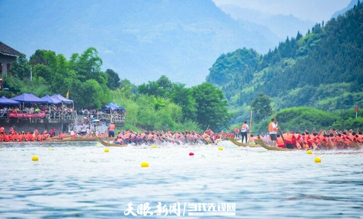 劈波斬浪見貴州 龍舟戰(zhàn)鼓聲又起(圖2)
