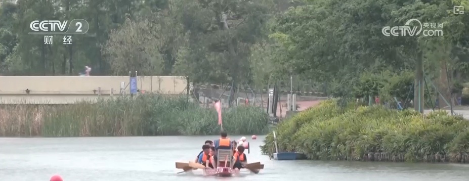 “喚醒”龍舟賽龍舟氛圍漸濃！賽帶熱文旅產(chǎn)業(yè) 衍生品爆火“出圈”(圖2)