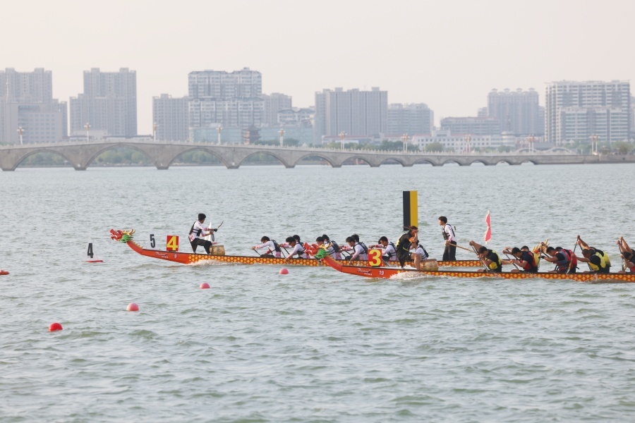 龍舟競渡東昌湖 激情揮灑運(yùn)河畔(圖3)